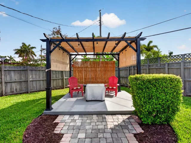 3-bedroom home for rent in Pompano Beach - 1240 SW 3RD Terrace - MondialRealty