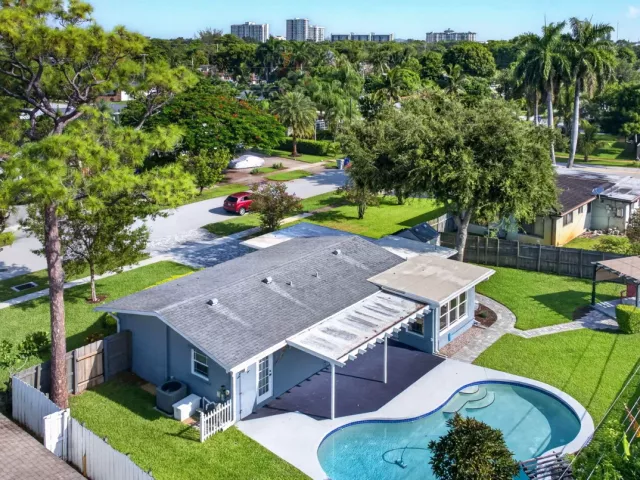 3-bedroom home for rent in Pompano Beach - 1240 SW 3RD Terrace - MondialRealty