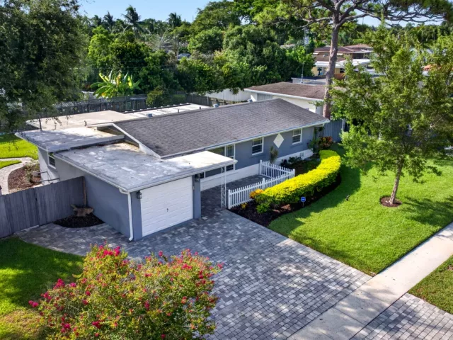 3-bedroom home for rent in Pompano Beach - 1240 SW 3RD Terrace - MondialRealty