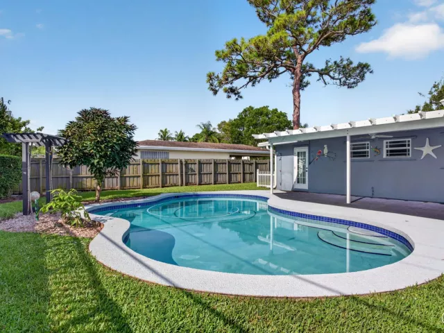 3-bedroom home for rent in Pompano Beach - 1240 SW 3RD Terrace - MondialRealty