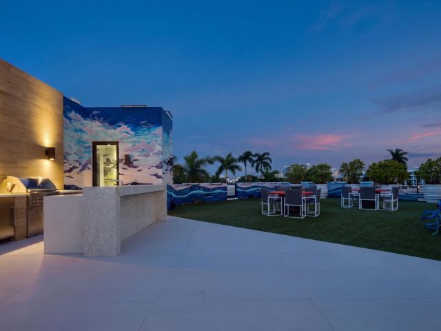 7-bedroom home for sale in Fort Lauderdale - 200 Fiesta Way - MondialRealty