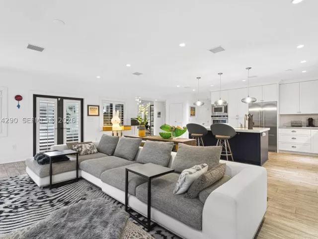3-bedroom home for rent in Coral Gables - 231 Fluvia Ave - - MondialRealty