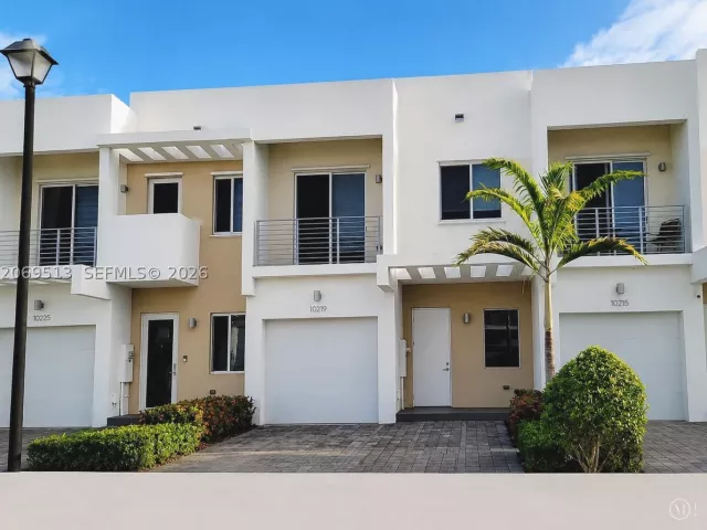 3-bedroom home for rent in Doral - 10219 NW 72nd Ter - MondialRealty