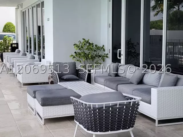 3-bedroom home for rent in Doral - 10219 NW 72nd Ter - MondialRealty