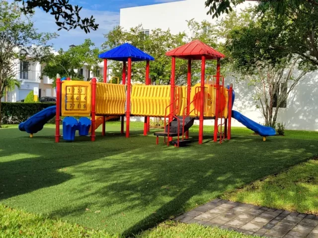3-bedroom home for rent in Doral - 10219 NW 72nd Ter - MondialRealty