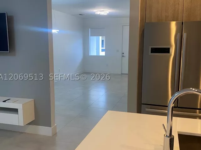 3-bedroom home for rent in Doral - 10219 NW 72nd Ter - MondialRealty
