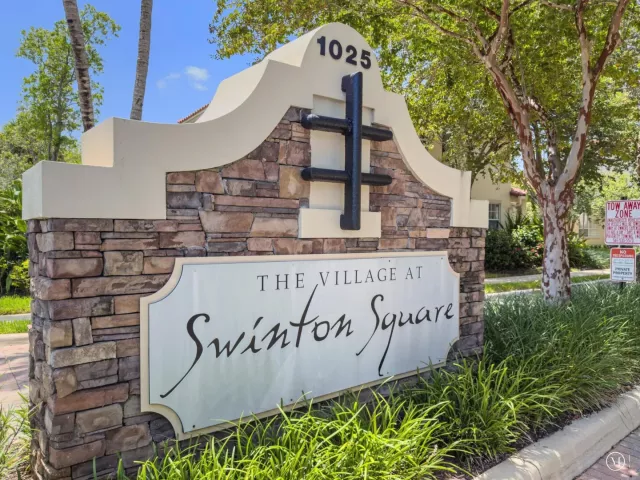 3-bedroom home for sale in Delray Beach - 1020 E LONGPORT Circle 6B - MondialRealty