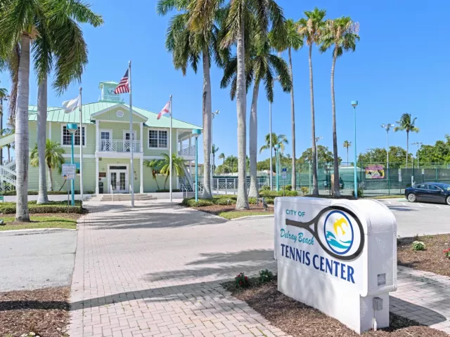 3-bedroom home for sale in Delray Beach - 1020 E LONGPORT Circle 6B - MondialRealty