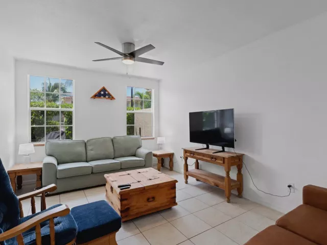3-bedroom home for sale in Delray Beach - 1020 E LONGPORT Circle 6B - MondialRealty