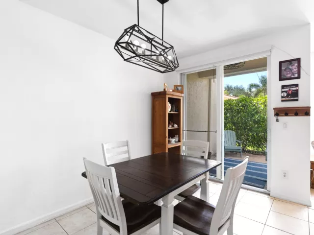 3-bedroom home for sale in Delray Beach - 1020 E LONGPORT Circle 6B - MondialRealty