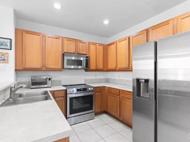 3-bedroom home for sale in Delray Beach - 1020 E LONGPORT Circle 6B - MondialRealty