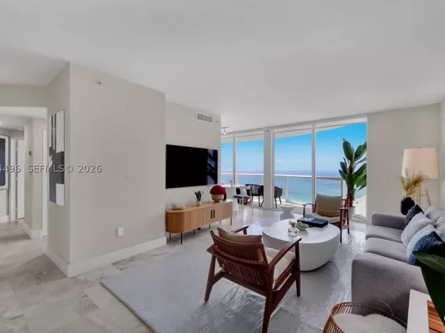2-bedroom condo for sale in Miami Beach -  - MondialRealty