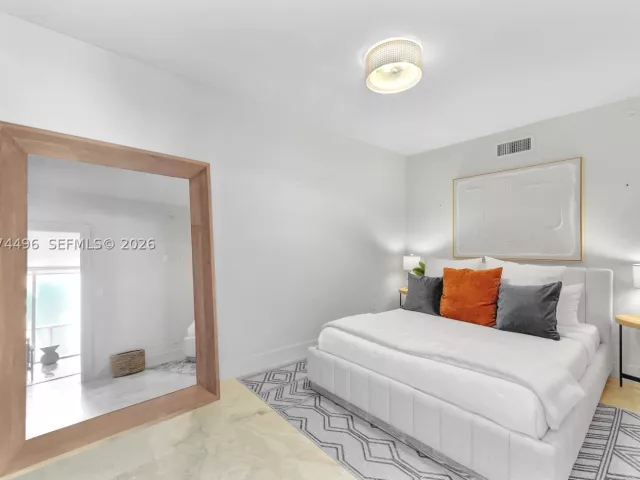 2-bedroom condo for sale in Miami Beach -  - MondialRealty