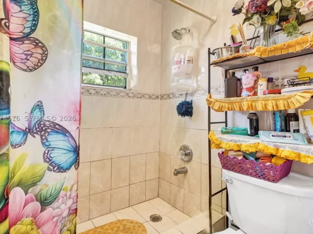 3-bedroom home for sale in Miami Gardens - 102 NE 206th Ter - MondialRealty