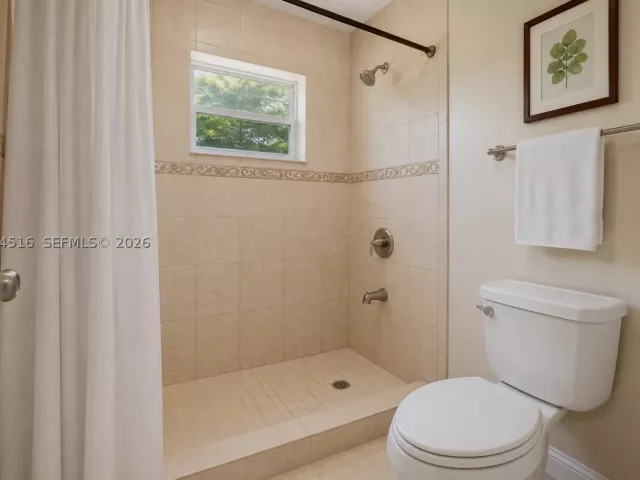3-bedroom home for sale in Miami Gardens - 102 NE 206th Ter - MondialRealty