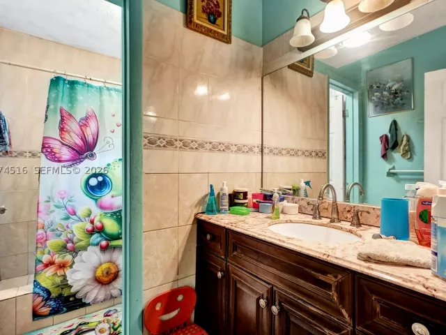 3-bedroom home for sale in Miami Gardens - 102 NE 206th Ter - MondialRealty