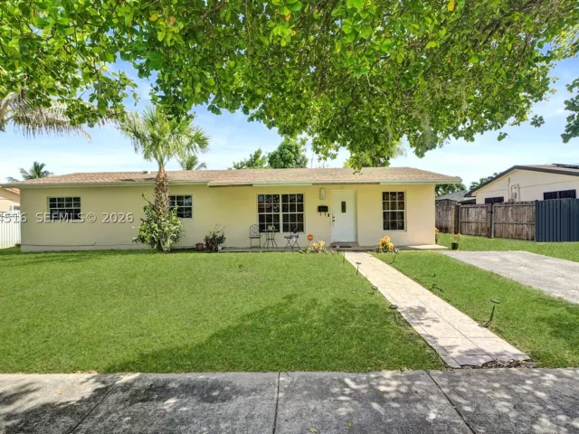 3-bedroom home for sale in Miami Gardens - 102 NE 206th Ter - MondialRealty