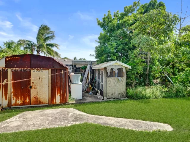 3-bedroom home for sale in Miami Gardens - 102 NE 206th Ter - MondialRealty