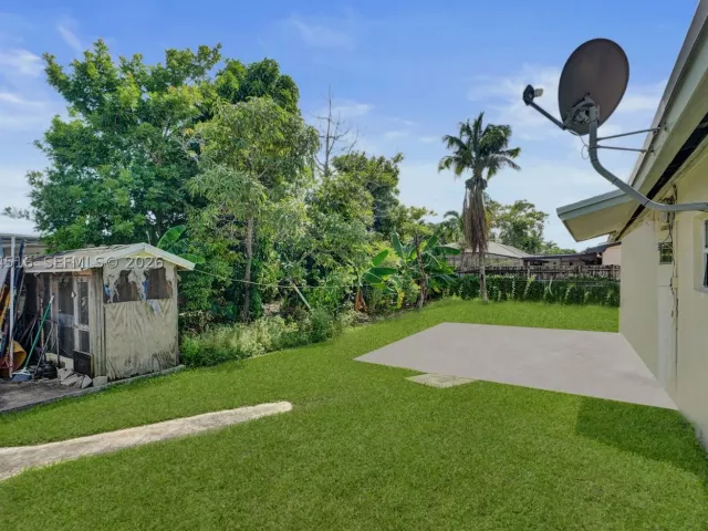 3-bedroom home for sale in Miami Gardens - 102 NE 206th Ter - MondialRealty