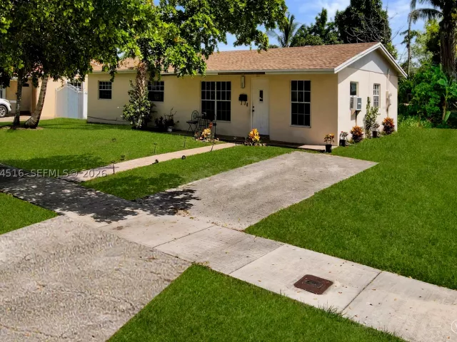 3-bedroom home for sale in Miami Gardens - 102 NE 206th Ter - MondialRealty