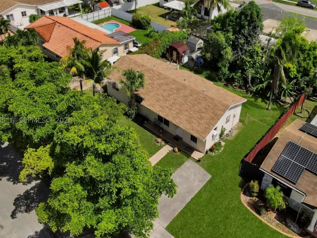 3-bedroom home for sale in Miami Gardens - 102 NE 206th Ter - MondialRealty