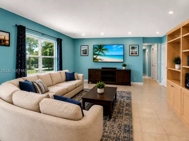 3-bedroom home for sale in Miami Gardens - 102 NE 206th Ter - MondialRealty