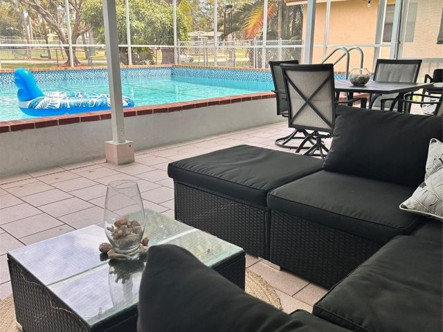 4-bedroom home for rent in Boca Raton - 1098 NW 15TH Avenue - MondialRealty