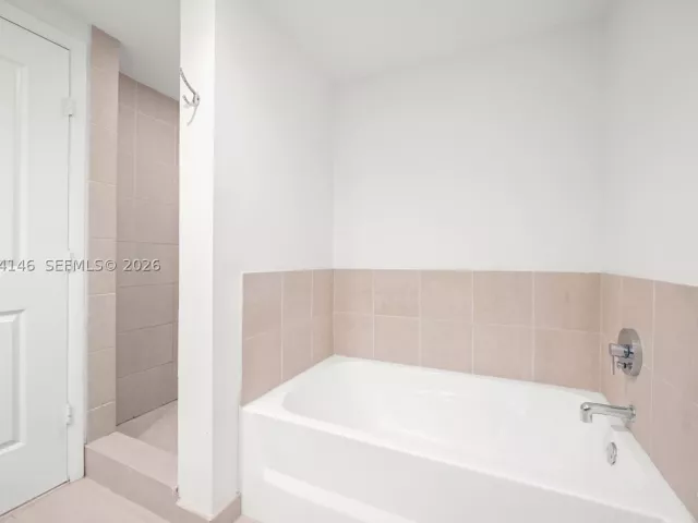 2-bedroom condo for sale in Miami - 333 NE 24th St 1401 - MondialRealty