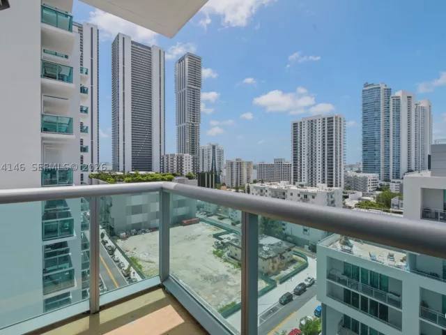 2-bedroom condo for sale in Miami - 333 NE 24th St 1401 - MondialRealty
