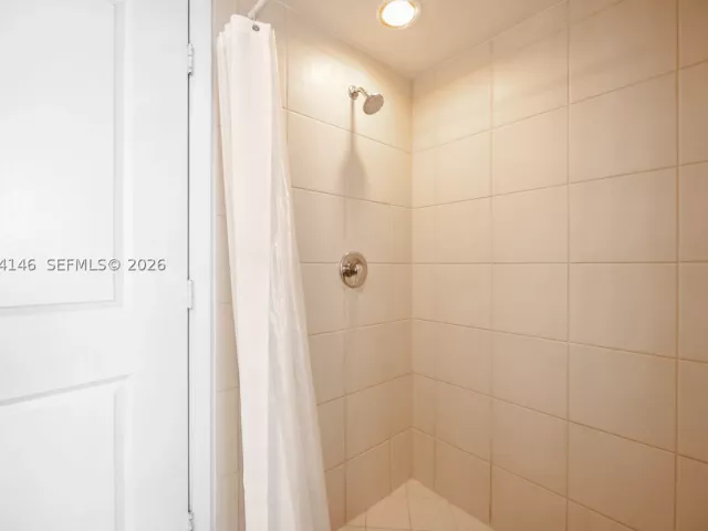 2-bedroom condo for sale in Miami - 333 NE 24th St 1401 - MondialRealty