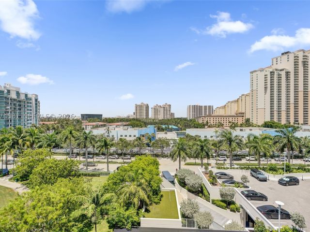 2-bedroom condo for sale in Aventura - 3250 NE 188th St 501 - MondialRealty