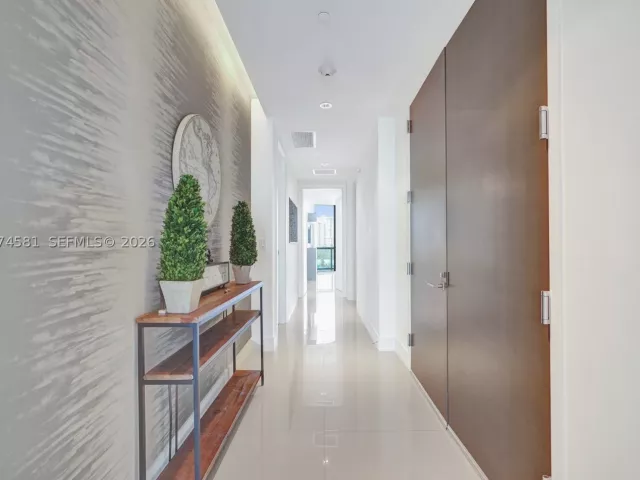 2-bedroom condo for sale in Aventura - 3250 NE 188th St 501 - MondialRealty