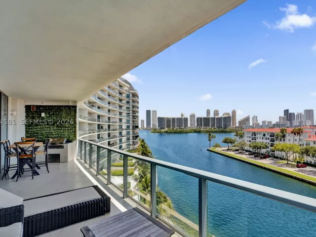 2-bedroom condo for sale in Aventura - 3250 NE 188th St 501 - MondialRealty