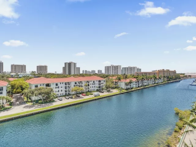 2-bedroom condo for sale in Aventura - 3250 NE 188th St 501 - MondialRealty