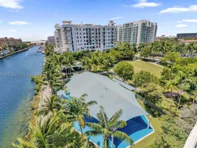 2-bedroom condo for sale in Aventura - 3250 NE 188th St 501 - MondialRealty