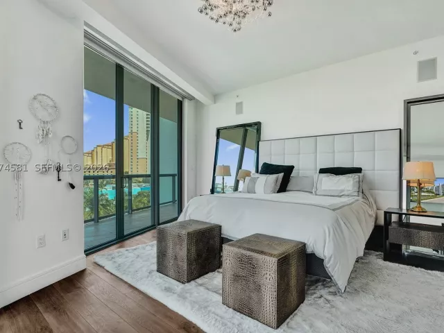 2-bedroom condo for sale in Aventura - 3250 NE 188th St 501 - MondialRealty