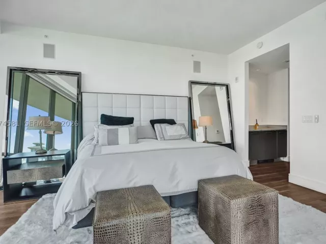 2-bedroom condo for sale in Aventura - 3250 NE 188th St 501 - MondialRealty