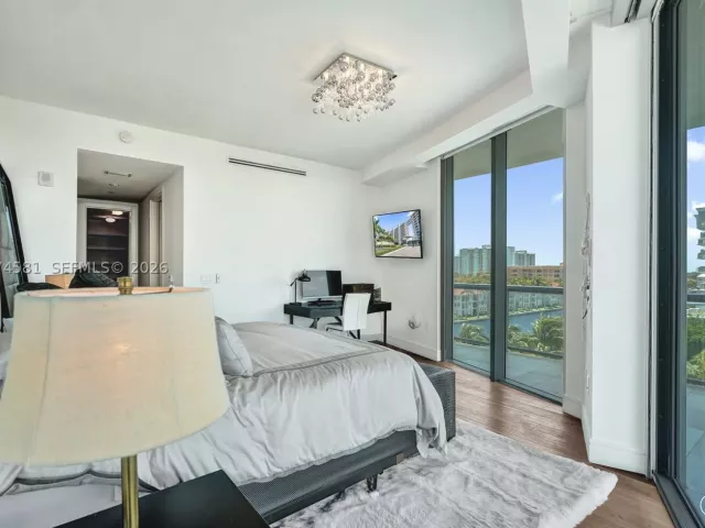 2-bedroom condo for sale in Aventura - 3250 NE 188th St 501 - MondialRealty