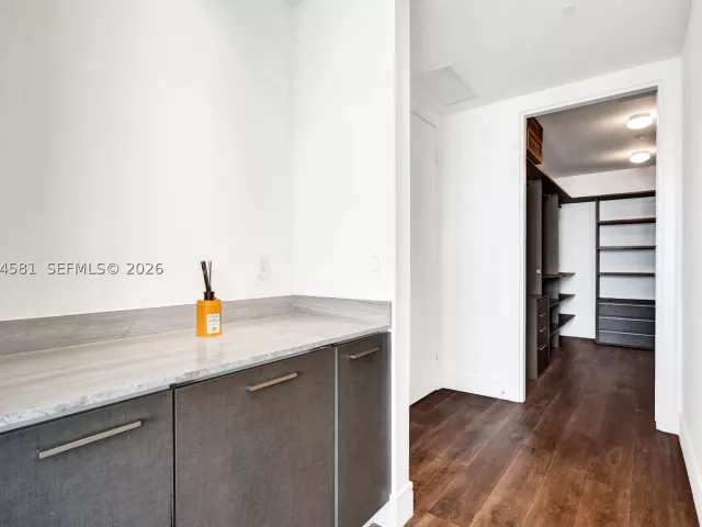 2-bedroom condo for sale in Aventura - 3250 NE 188th St 501 - MondialRealty