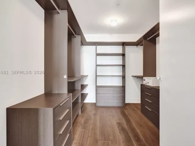 2-bedroom condo for sale in Aventura - 3250 NE 188th St 501 - MondialRealty