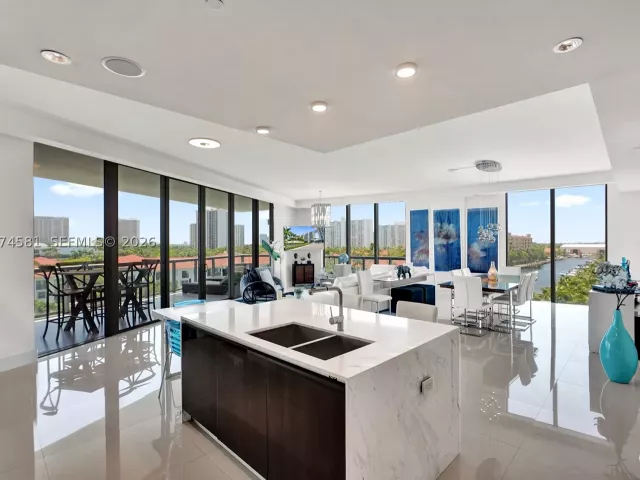 2-bedroom condo for sale in Aventura - 3250 NE 188th St 501 - MondialRealty