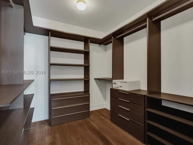 2-bedroom condo for sale in Aventura - 3250 NE 188th St 501 - MondialRealty