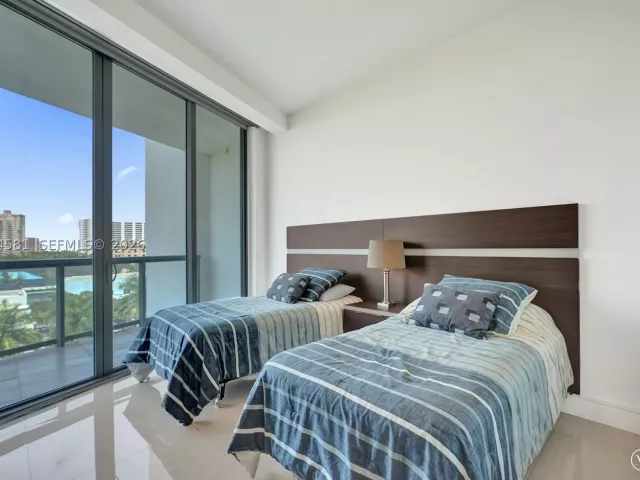 2-bedroom condo for sale in Aventura - 3250 NE 188th St 501 - MondialRealty