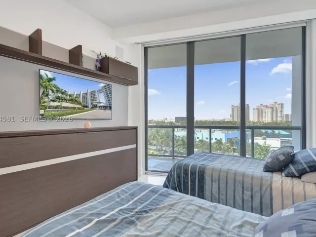 2-bedroom condo for sale in Aventura - 3250 NE 188th St 501 - MondialRealty