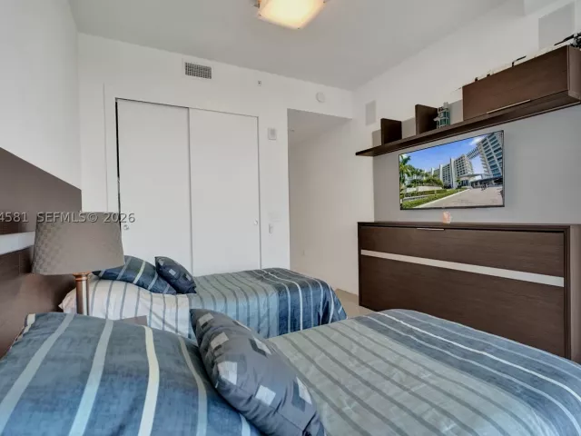 2-bedroom condo for sale in Aventura - 3250 NE 188th St 501 - MondialRealty