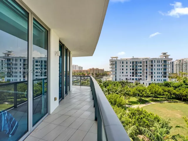 2-bedroom condo for sale in Aventura - 3250 NE 188th St 501 - MondialRealty