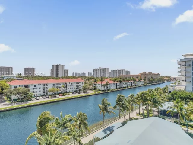 2-bedroom condo for sale in Aventura - 3250 NE 188th St 501 - MondialRealty