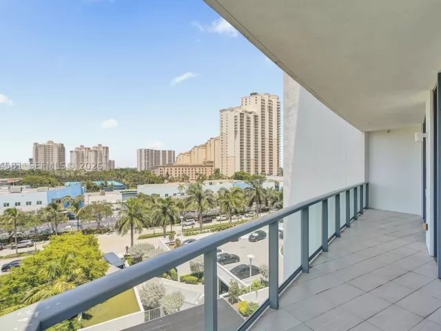 2-bedroom condo for sale in Aventura - 3250 NE 188th St 501 - MondialRealty