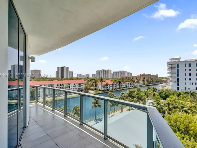 2-bedroom condo for sale in Aventura - 3250 NE 188th St 501 - MondialRealty