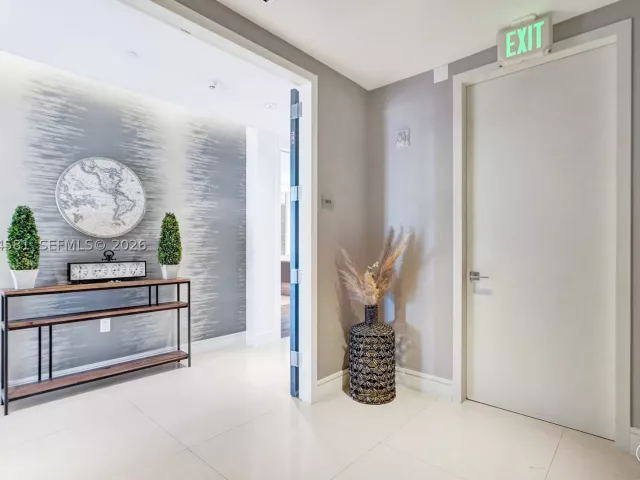 2-bedroom condo for sale in Aventura - 3250 NE 188th St 501 - MondialRealty